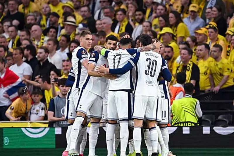 لاعب توتنهام: توقيت التغيير قد حان ونستعد لتحقيق الألقاب المنتظرة