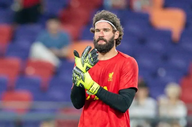 أليسون بيكر يتحدث عن تحديات أرني سلوت وأثرها على فلسفة كلوب