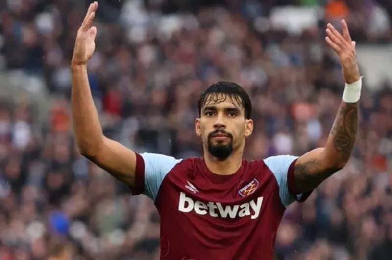 توتنهام يستهدف ضم باكيتا في صفقة مثيرة