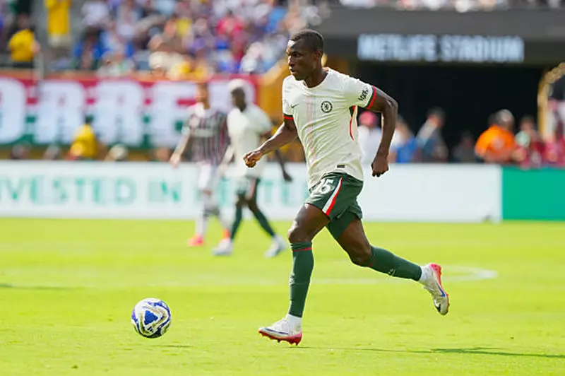 سكاي: أستون فيلا ينافس على صفقة نيكولاس جاكسون