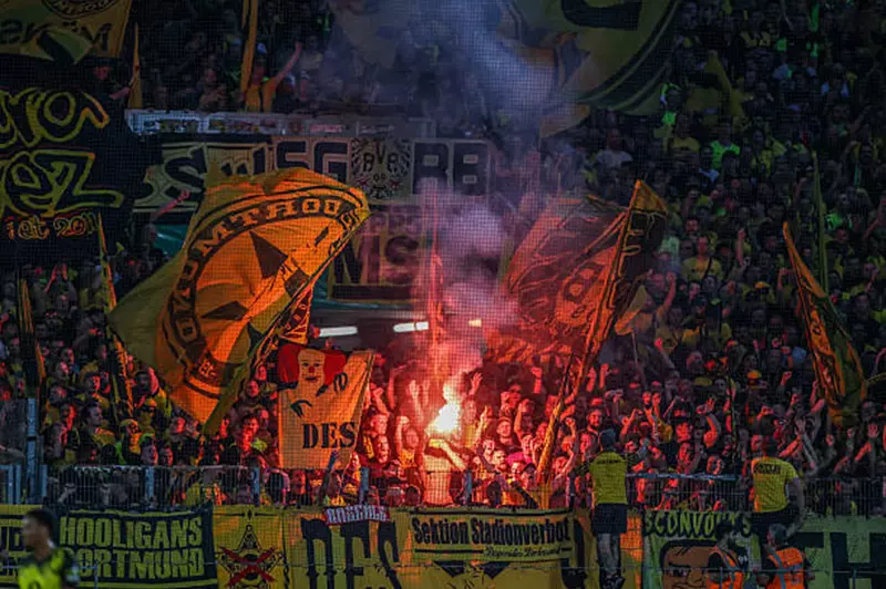 مباراة ملتهبة: العنصرية تهيمن على كأس ألمانيا وتداعيات القبض على المشجع