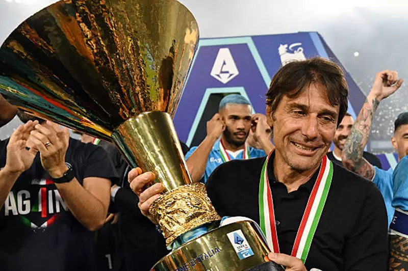 نظرة متعمقة على تحديات نابولي قبل انطلاق الدوري الإيطالي